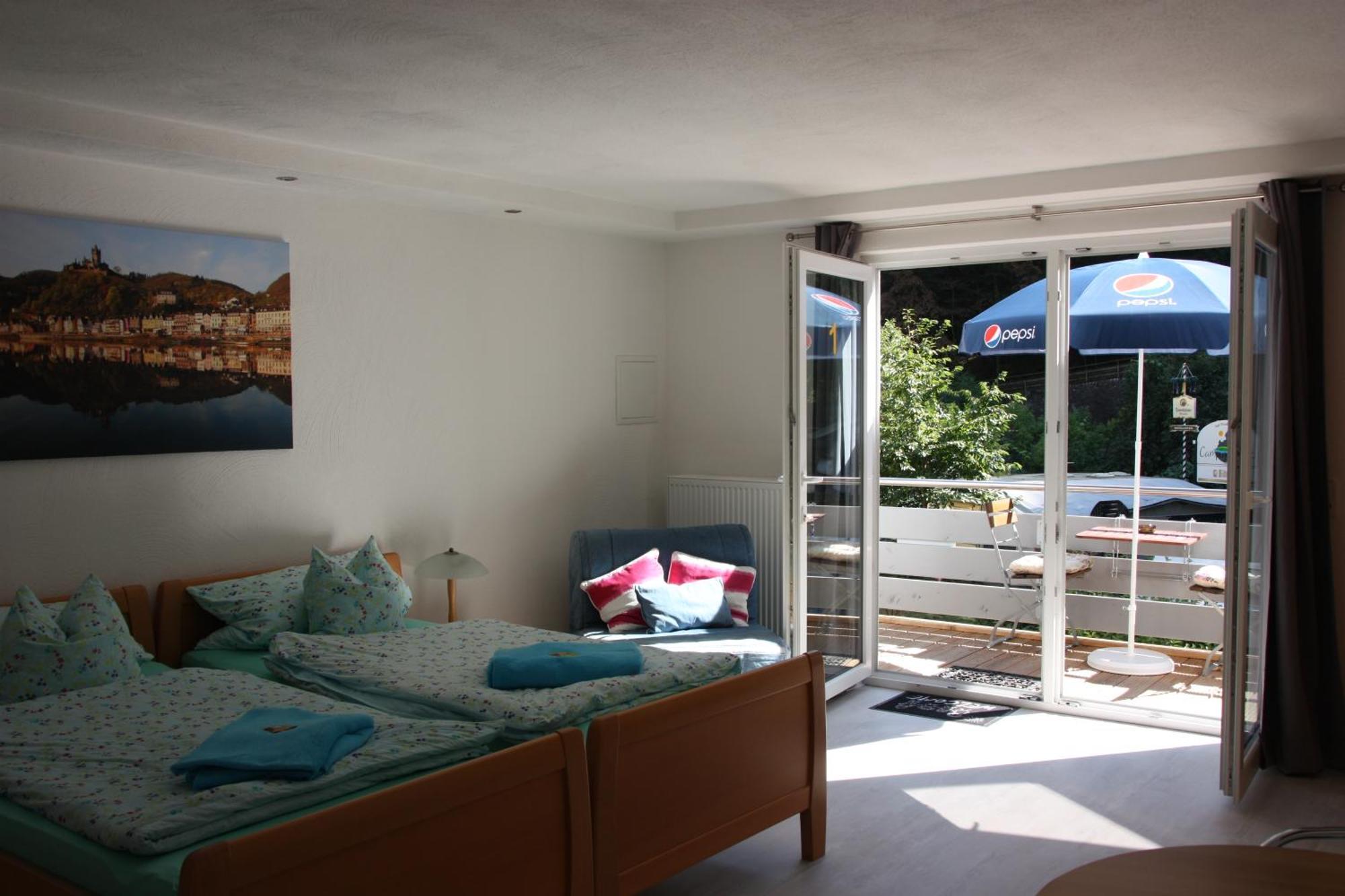 Pension Camping Schausten Cochem Esterno foto